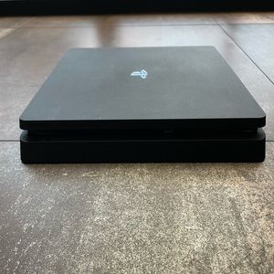 Sony PlayStation 4 - 500GB - Used